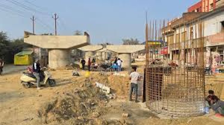 लापरवाही की इंतहा… ओवरब्रिज बनाने के लिए खोदा गड्ढा, गिरकर हुई युवक की मौत