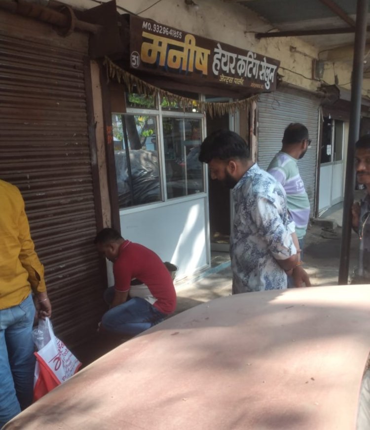 बकाया किराया नहीं चुकाने पर निगम की सख्ती, गंजपारा में 12 दुकानें सील