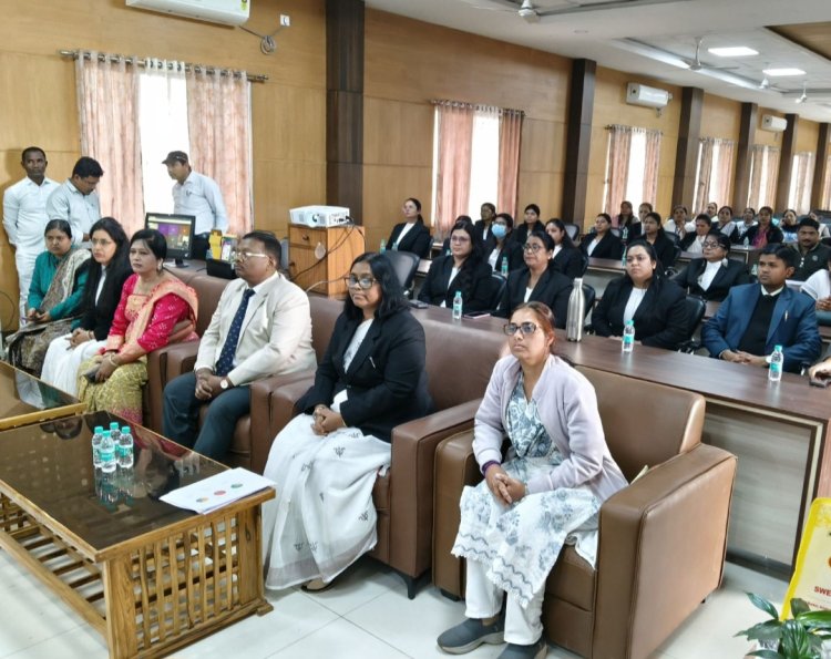 कार्यस्थल पर सुरक्षित एवं सम्मानजनक वातावरण के लिए जिला न्यायालय दुर्ग में विशेष कार्यशाला आयोजित