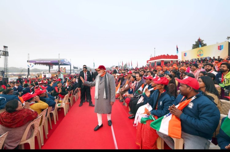 राष्ट्रपति ने परिचय पूछा तो रिखी के साथ कलाकार बोले-छत्तीसगढ़िया सबले बढ़िया,गणतंत्र दिवस परेड के उपरांत लोक कलाकार रिखी क्षत्रिय और उनका समूह मिला राष्ट्रपति-प्रधानमंत्री से 