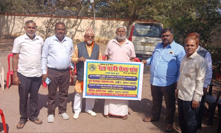 यूपी-बिहार से जुड़े रेल यात्रियों की समस्याएं बताईं पूर्व मंत्री  प्रेम प्रकाश पांडेय को  प्रतिनिधिमंडल ने ज्ञापन सौंप कर रखी विभिन्न मांगें,  पूर्व मंत्री पांडेय ने पूरा कराने दिया आश्वासन