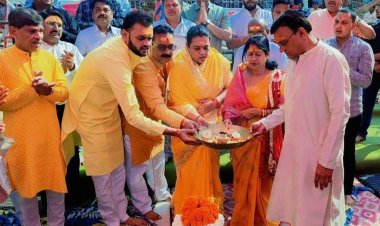 शिवनाथ तट पर गूंजा हर-हर महादेव, महापौर,सभापति व प्रभारी ने किया भव्य रुद्राभिषेक