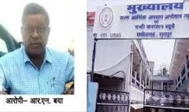 दिव्यांग शिक्षक का वेतन रोककर मांगता था रिश्वत, एसीबी ने रंगे हाथों पकड़ा प्राचार्य