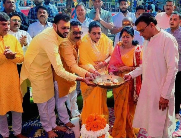 शिवनाथ तट पर गूंजा हर-हर महादेव, महापौर,सभापति व प्रभारी ने किया भव्य रुद्राभिषेक