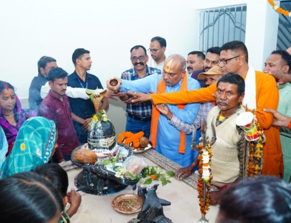 दुर्ग ग्रामीण विधान सभा क्षेत्र में आयोजित महाशिवरात्रि के पूजा कार्यक्रम में शामिल हुए दुर्ग ग्रामीण विधायक ललित चंद्राकर