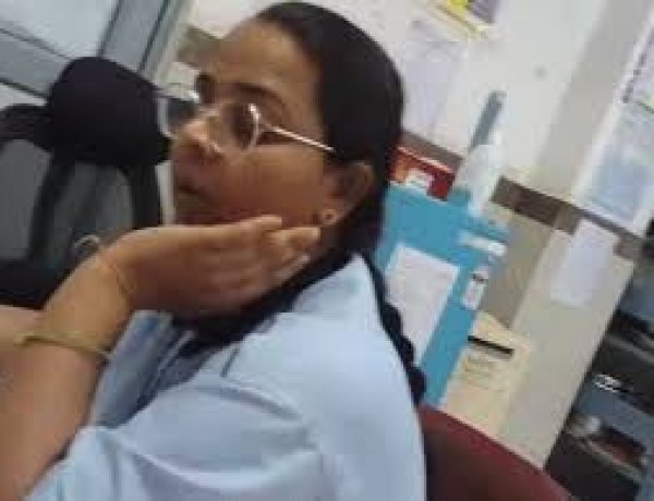 सोशल मीडिया ने दिलाई सजा! वसूली के आरोप में दो नर्सें सस्पेंड