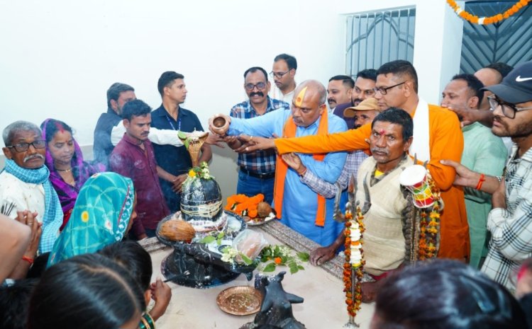 दुर्ग ग्रामीण विधान सभा क्षेत्र में आयोजित महाशिवरात्रि के पूजा कार्यक्रम में शामिल हुए दुर्ग ग्रामीण विधायक ललित चंद्राकर