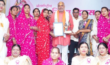 अंतर्राष्ट्रीय महिला दिवस एवं महिला सम्मान समारोह कार्यक्रम में सम्मिलित हुए दुर्ग ग्रामीण विधायक ललित चंद्राकर