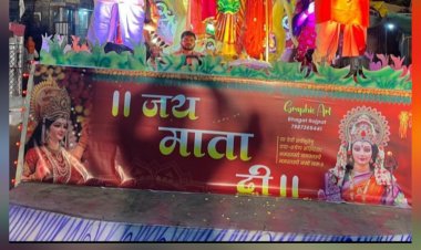 शहर में निकली माता जी की पालकी यात्रा धर्मप्रेमियों ने अपने कंधे में पालकी उठाकर माता जी को कराया नगर भ्रमण