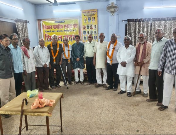 वैशाली नगर के सियान सदन में बुजुर्गों ने मनाई सदीपूर्ण होली, पुरानी यादें हुईं ताज़ा