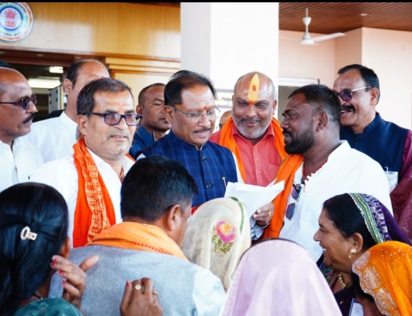 दुर्ग ग्रामीण विधायक ललित चंद्राकर  के नेतृत्व में दुर्ग ग्रामीण विधान सभा क्षेत्र के सरपंचों ने देखी विधान सभा सत्र की कार्यवाही