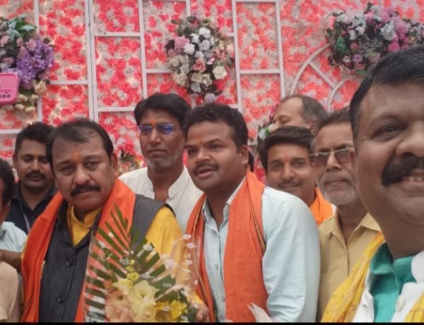 सांसद विजय बघेल के जन्मदिन पर प्रशांत कुमार क्षीरसागर सहित समर्थकों ने दी बधाई