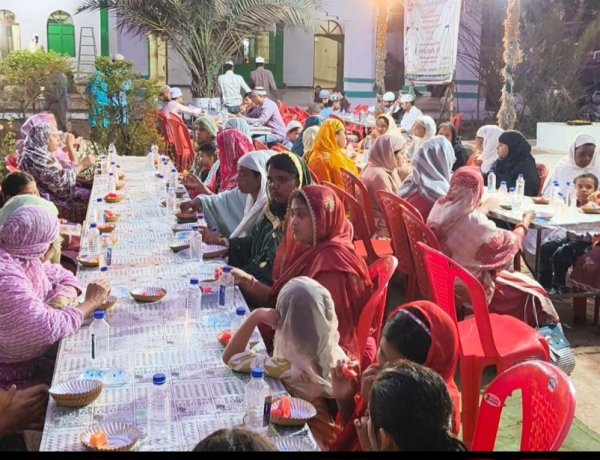 ताज दरबार मे रोज़ा इफ्तार, जुटे सर्वधर्म के लोग  