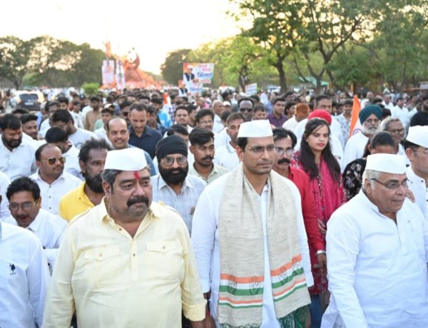 भिलाई बचाओ आंदोलन में जनसैलाब, विधायक  देवेंद्र यादव के साथ निकली पदयात्रा