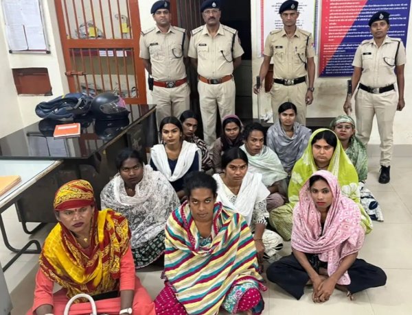 दुर्ग आरपीएफ का सख्त कदम, ट्रेन में अवैध वसूली कर रहे 12 किन्नर पकड़े गए