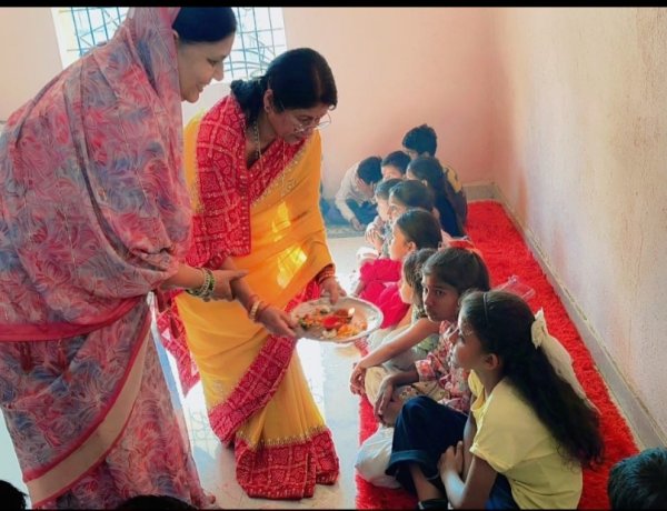 दुर्ग : जय माता दी के जयकारों से गूंजा निगम, महापौर ने कन्याओं को कराया स्नेह भोज