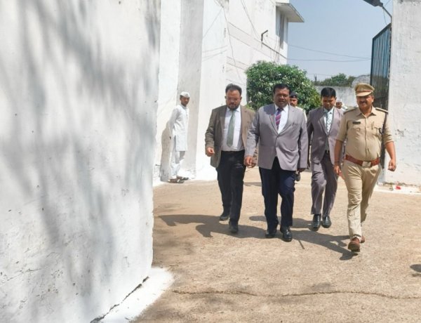 केन्द्रीय जेल दुर्ग का औचक निरीक्षण, बंदियों की सुविधाओं पर दिए सख्त निर्देश