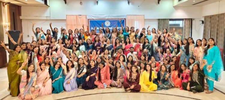 दुर्ग में लैम्प लाइटिंग सेरेमनी में छात्राओं ने ली सेवा की शपथ