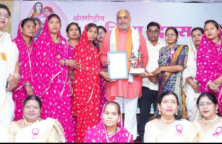 अंतर्राष्ट्रीय महिला दिवस एवं महिला सम्मान समारोह कार्यक्रम में सम्मिलित हुए दुर्ग ग्रामीण विधायक ललित चंद्राकर