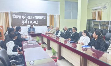 “न्याय में पारदर्शिता पर जोर: दुर्ग कोर्ट में अधिवक्ताओं की समीक्षा, पैरोल-फरलो मामलों पर हुई चर्चा”