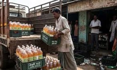 रायपुर में प्लास्टिक बोतल में देशी शराब की एंट्री, ‘शेरा’ और ‘शोले’ की पहली खेप पहुंची