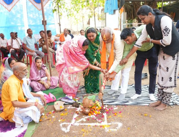दुर्ग :ग्राम नगपुरा में विकास की नई शुरुआत: विधायक ललित चंद्राकर ने सामुदायिक भवन व श्रीकृष्ण मंदिर का किया भूमिपूजन