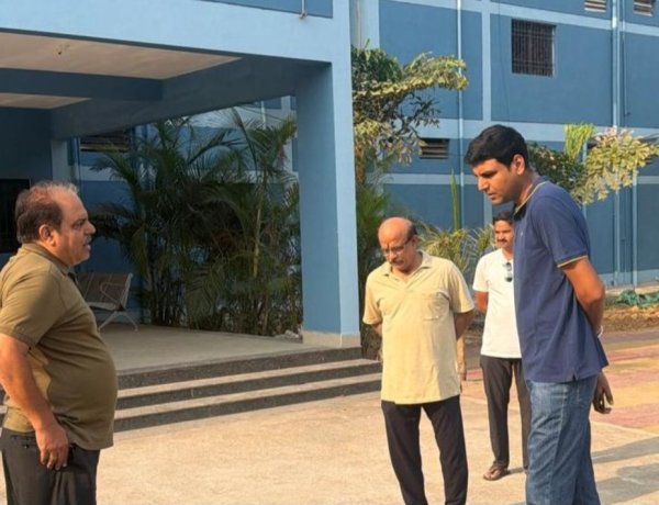 IT पार्क से सिविल लाइन तक निरीक्षण: आयुक्त सुमित अग्रवाल के सख्त तेवर, तय समय में काम पूरा करने के निर्देश