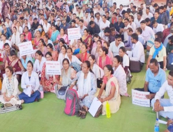 सरकारी आश्वासन बेअसर, NHM कर्मियों की फिर हड़ताल की चेतावनी