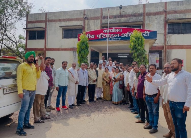 ई-चालान की अधिक जुर्माना राशि लेने से जनता त्रस्त , कांग्रेस ने RTO अधिकारी को सौंपा ज्ञापन