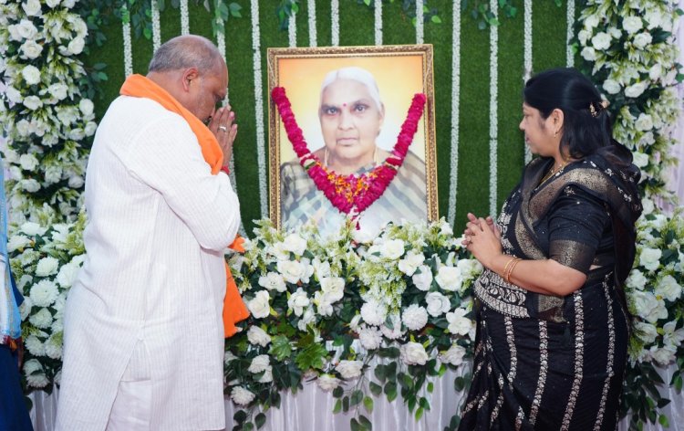 दुर्ग ग्रामीण विधायक ललित चंद्राकर की माताजी पूर्णिमा चंद्राकर के वार्षिक श्राद्ध पर श्रद्धासुमन अर्पित