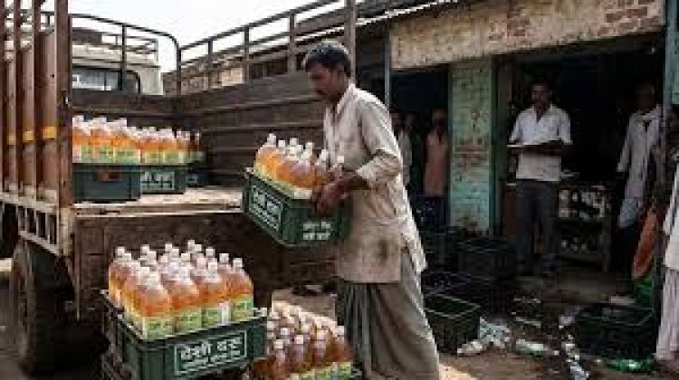 रायपुर में प्लास्टिक बोतल में देशी शराब की एंट्री, ‘शेरा’ और ‘शोले’ की पहली खेप पहुंची