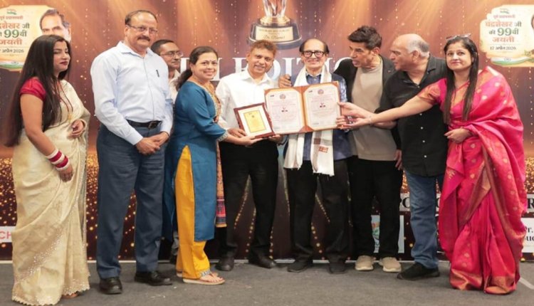 भिलाई के कार्टूनिस्ट राव को दिल्ली में मानद डॉक्टरेट, कला को मिली नई पहचान