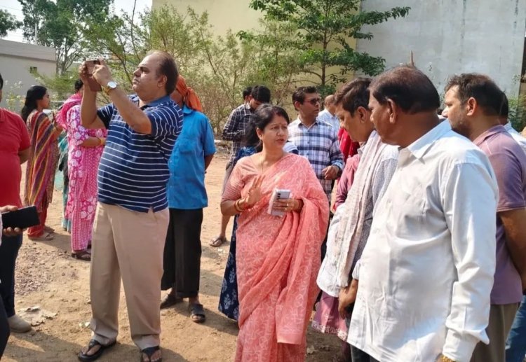 वार्ड 40 में महापौर का दौरा: तालाब बचाने सख्ती, पाइपलाइन-नाली निर्माण जल्द