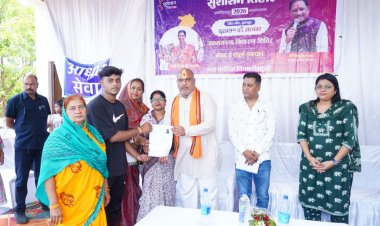 "सुशासन तिहार-2026" के तहत रिसाली में जन समस्या निवारण शिविर का आयोजन, विधायक ललित चंद्राकर ने किया स्टॉलों का निरीक्षण, हितग्राहियों को बांटे प्रमाण पत्र एवं सामग्री