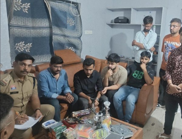 फ्लैट में चल रहा था अवैध हुक्का अड्डा, 6 आरोपी गिरफ्तार – दुर्ग पुलिस की कार्रवाई