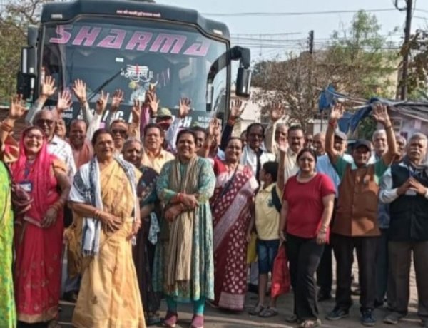 वरिष्ठ नागरिकों ने की धार्मिक यात्रा, मदकूद्वीप व अन्य स्थलों का किया भ्रमण
