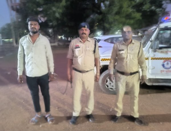 गरीब हितग्राहियों के बैंक खाते बदलकर हड़पी योजना की रकम, दुर्ग पुलिस ने पकड़े आरोपी