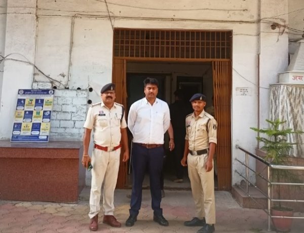 गृह मंत्री का OSD बन खिलाड़ियों को धमकाने वाला आरोपी गिरफ्तार