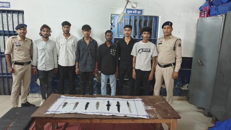 भीड़भाड़ वाले उर्स मेले में हथियार लेकर घूम रहे 7 युवक पकड़े गए