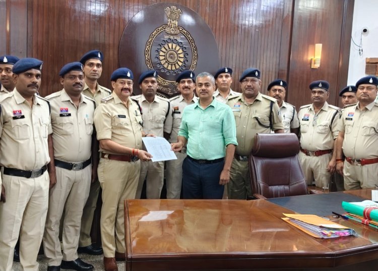 ऑनलाइन सट्टा और चोरी के बड़े मामलों का खुलासा, दुर्ग रेंज आईजी ने पुलिस टीमों को किया सम्मानित