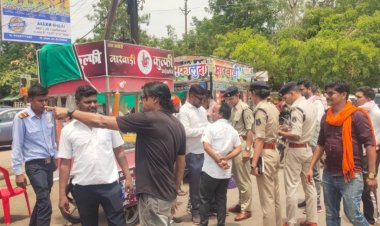 दुर्ग : यातायात बाधित करने वालों पर निगम सख्त, अग्रसेन चौक में चला अतिक्रमण हटाओ अभियान