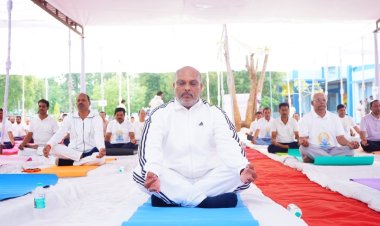 अंतर्राष्ट्रीय योग दिवस पर खैरागढ़ में गूंजा योग का संदेश, विधायक ललित चंद्राकर ने दिलाई नशामुक्ति की शपथ
