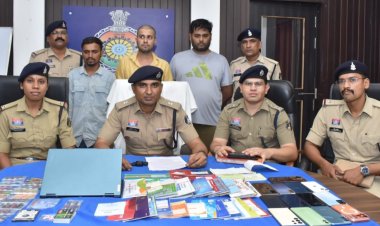 भिलाई में ऑनलाइन सट्टा नेटवर्क का भंडाफोड़: 3 आरोपी गिरफ्तार, 81 एटीएम कार्ड और 62 पासबुक जब्त