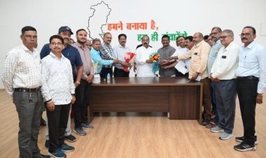 उपमुख्यमंत्री अरुण साव से स्वायत्तशासी कर्मचारी महासंघ की मुलाकात, 15 सूत्रीय मांगपत्र सौंपा