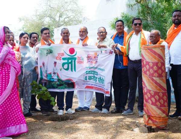 "एक पेड़ माँ के नाम" अभियान में विधायक ललित चन्द्राकर का संदेश – पौधा लगाएं, वृक्ष बनने तक निभाएं जिम्मेदारी