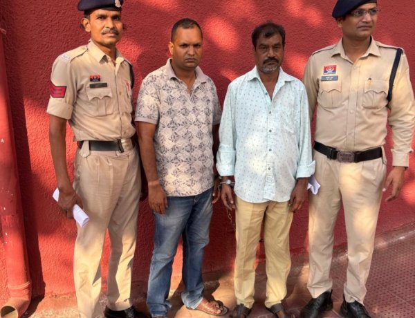 जमीन का सौदा कर ली रकम, फिर नामांतरण रुकवाया; पिता-पुत्र पर कार्रवाई