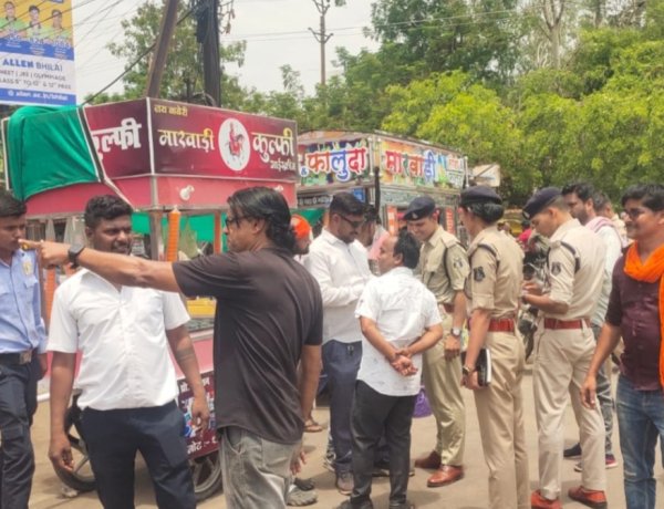 दुर्ग : यातायात बाधित करने वालों पर निगम सख्त, अग्रसेन चौक में चला अतिक्रमण हटाओ अभियान