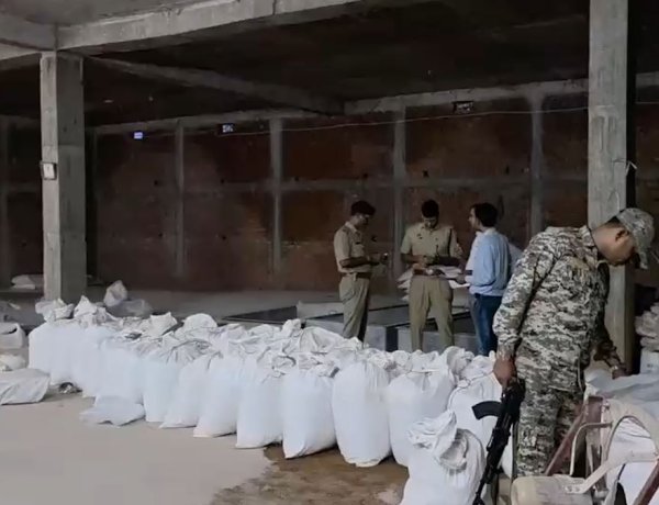 डिटर्जेंट फैक्ट्री की आड़ में गुटखा फैक्ट्री का भंडाफोड़, दुर्ग पुलिस ने पकड़ा अवैध कारोबार