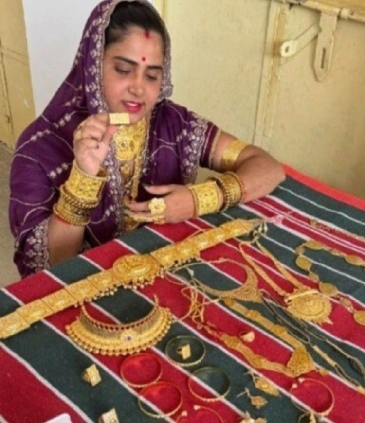 सोशल मीडिया पर रईसी दिखाना पड़ा महंगा: महिला यूट्यूबर के घर 8 लाख की चोरी, जेवरात के साथ एनर्जी ड्रिंक की पेटी भी ले गए चोर