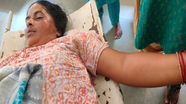कूलर में पानी भरते समय करंट की चपेट में आई महिला, मौत